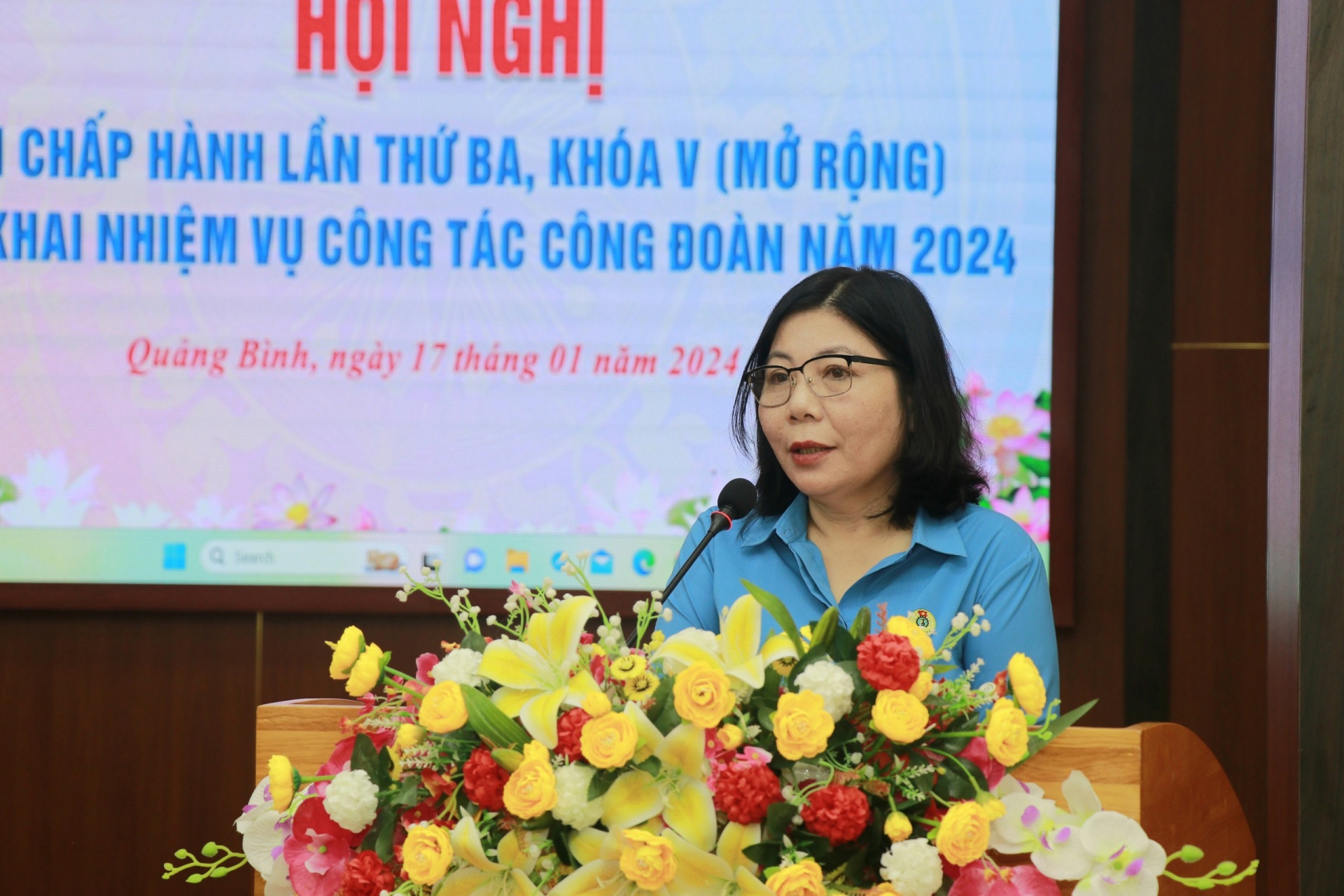 Xây dựng tổ chức Công đoàn vững mạnh và tích cực xây dựng Đảng, chính quyền Xây dựng tổ chức Công đoàn vững mạnh và tích cực xây dựng Đảng, chính quyền