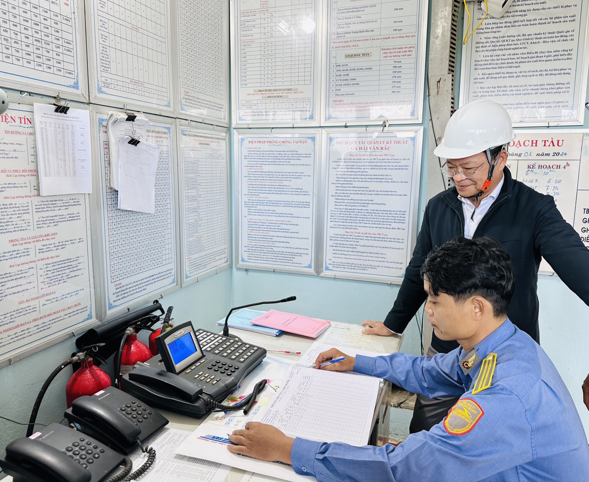 Người lao động Đường sắt đón Tết sớm trên đèo Hải Vân