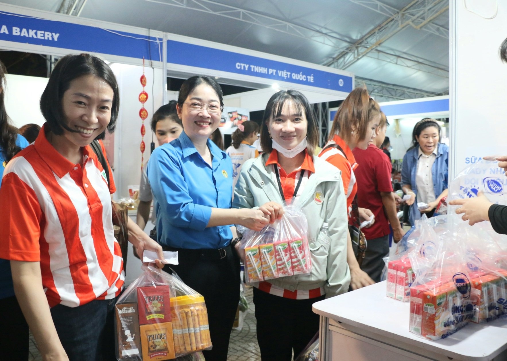 Mừng “rơi nước mắt” trên chuyến bay Công đoàn