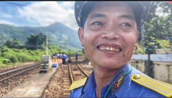 Trực ban đón Tết trên đèo: “Đầy đủ lắm, chỉ hơi buồn là sống với khỉ thôi”