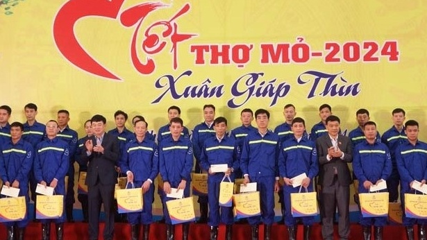 Tết ấm áp, tươi vui cho thợ mỏ