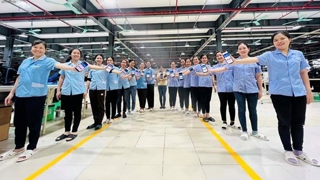 Đưa cuộc sống vào nghị quyết và đưa nghị quyết vào cuộc sống