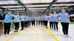 Đưa cuộc sống vào nghị quyết và đưa nghị quyết vào cuộc sống