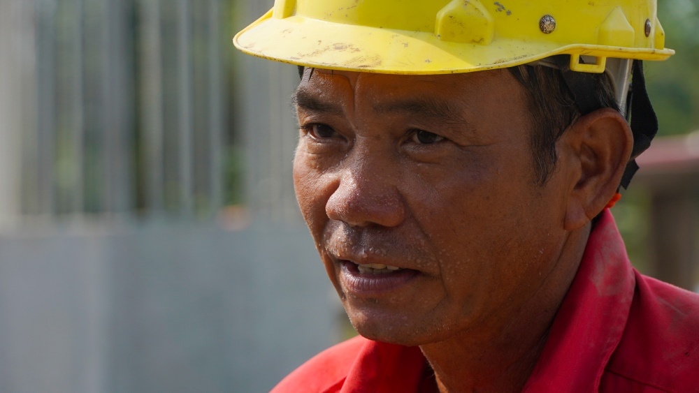 Công nhân làm xuyên Tết trên cao tốc Cần Thơ - Cà Mau Công nhân làm xuyên Tết trên cao tốc Cần Thơ - Cà Mau