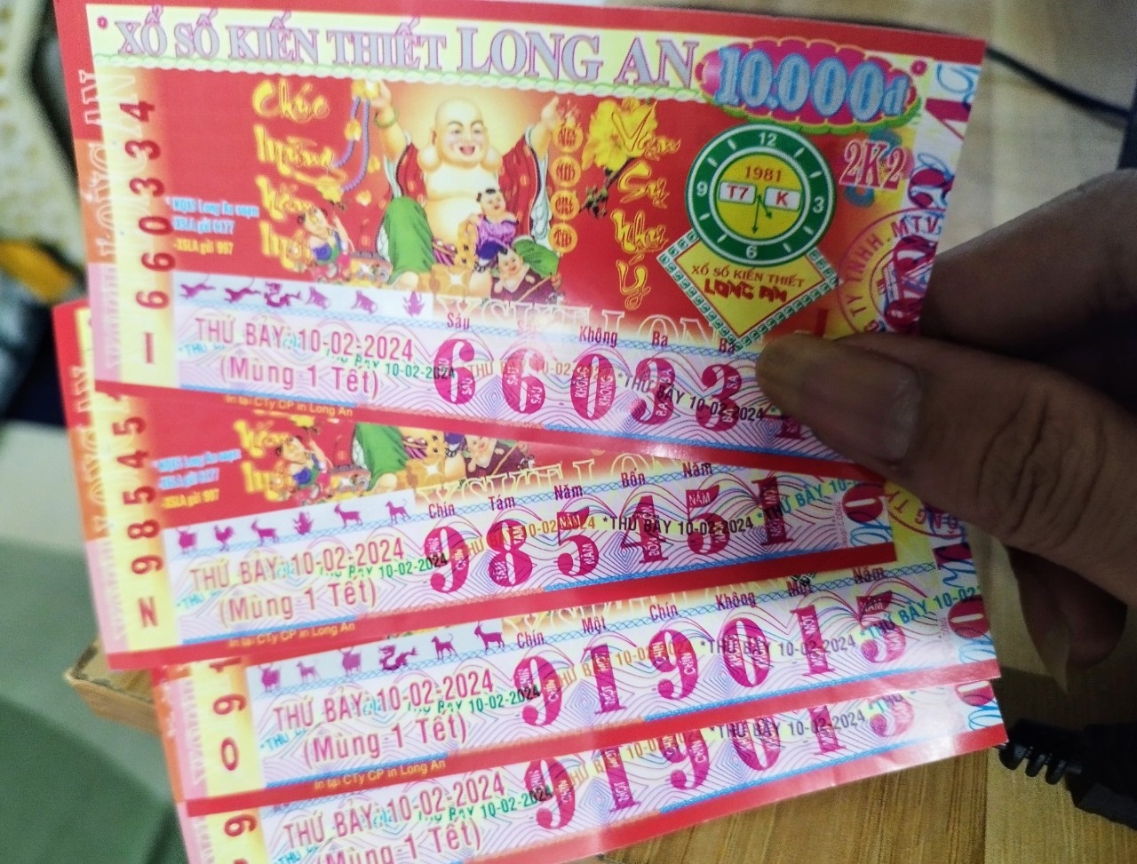 Những người “bán giấc mơ” bội thu ngày mùng một Tết