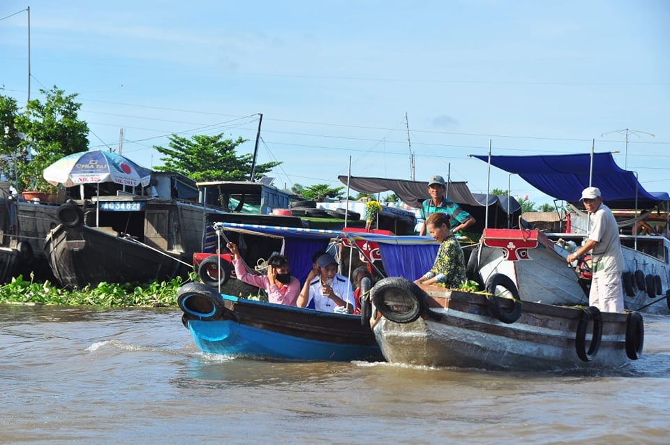 Thương hồ ăn Tết trên sông Thương hồ ăn Tết trên sông