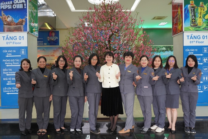 Tết của nhân viên đường sắt: Đổi nỗi buồn lấy niềm vui hành khách
