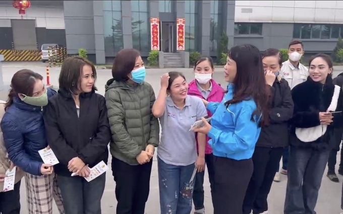 “Cuối năm có quà, đầu năm lại có quà nữa!”