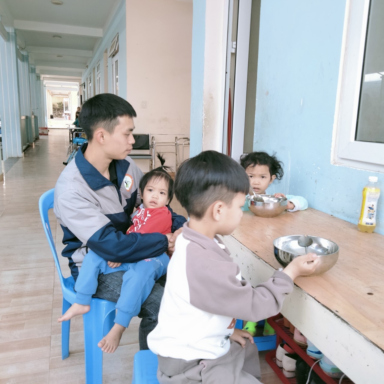 Nghề “Bảo mẫu” của những mảnh đời bất hạnh ở Trung tâm bảo trợ xã hội