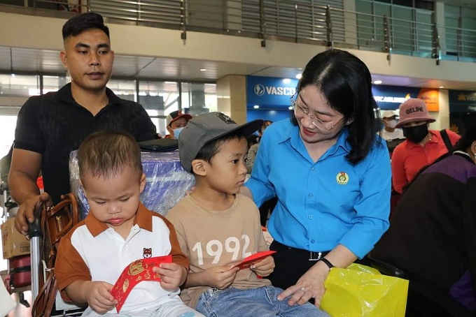 Hành trình Tết Công đoàn 2024 mang xuân ấm tới hơn 400.000 lượt đoàn viên, NLĐ Hành trình Tết Công đoàn 2024 mang xuân ấm tới hơn 400.000 lượt đoàn viên, NLĐ