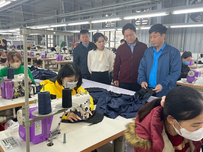 Vụ ngưng việc ở Nghệ An: Công ty công bố quy chế lương mới Vụ ngừng việc ở Nghệ An: Công ty công bố quy chế lương mới