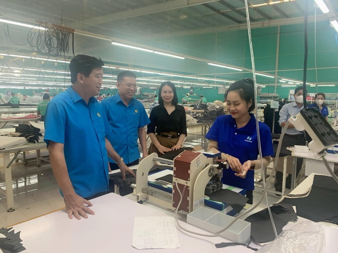 Ngừng việc tập thể trái pháp luật: Không vì Ngừng việc tập thể: Không vì
