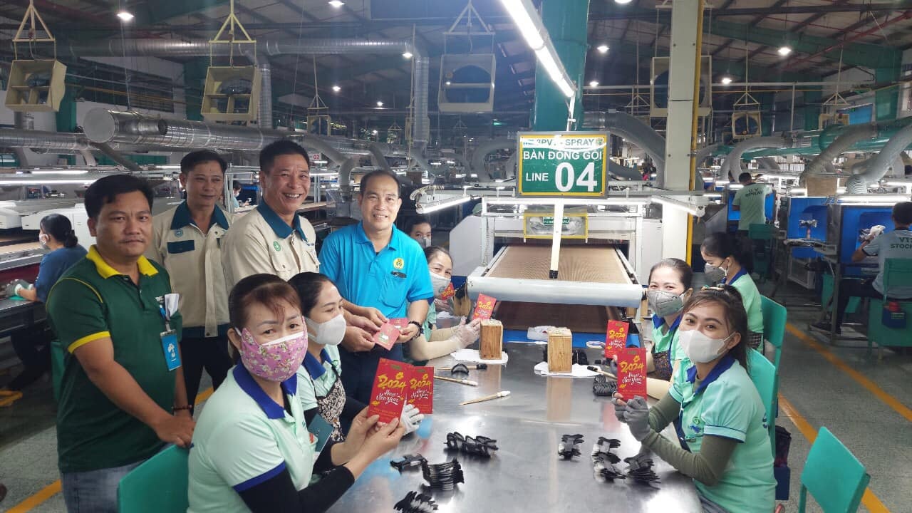 Ngăn ngừa ngừng việc tập thể: Tăng cường trao đổi thông tin và đối thoại với công nhân