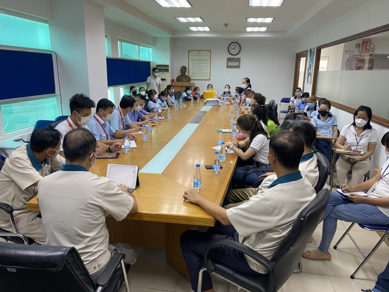 Ngăn ngừa ngừng việc tập thể: Tăng cường trao đổi thông tin và đối thoại với công nhân