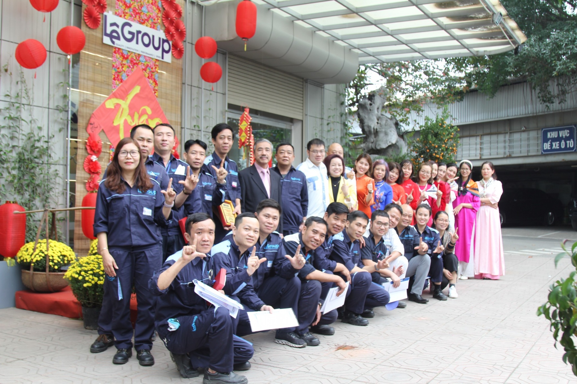 Công ty CP Sản xuất thương mại LeGroup tuyển dụng hàng chục nhân viên các vị trí Công ty CP Sản xuất thương mại LeGroup tuyển dụng hàng chục nhân viên các vị trí