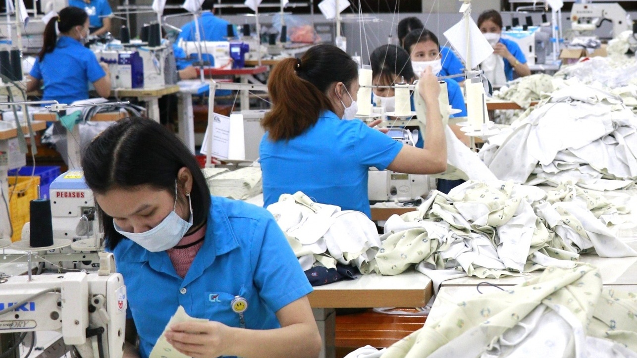 Đơn hàng ổn định, doanh nghiệp may ở Quảng trị tuyển nhiều lao động