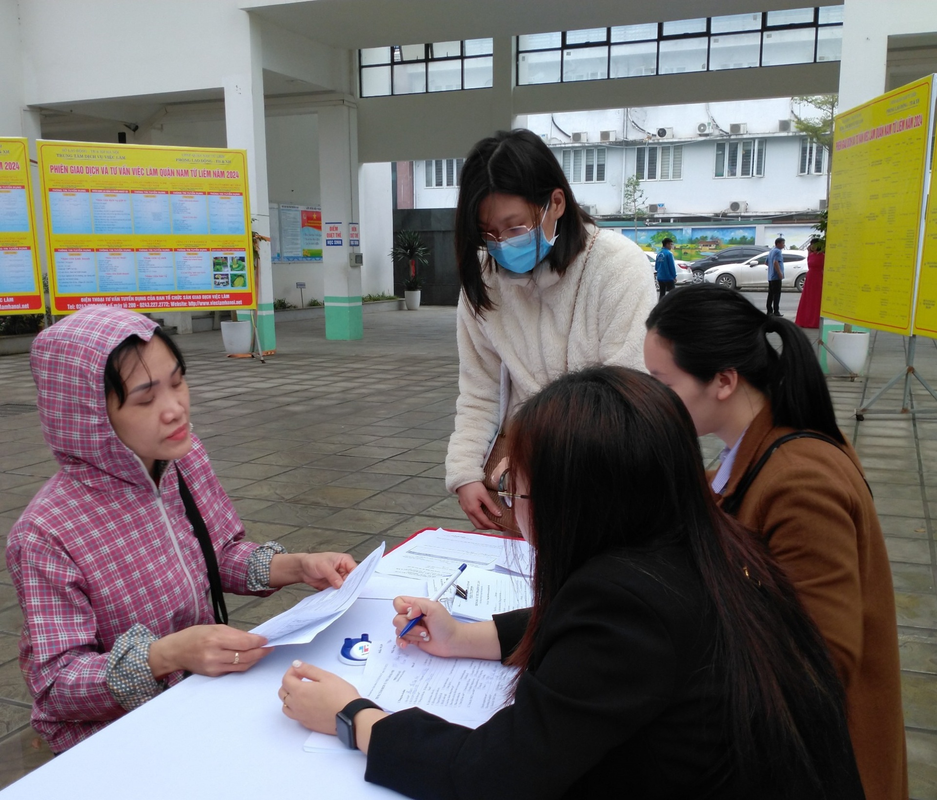 Cách nào thúc đẩy lao động nữ thăng tiến tại nơi làm việc?