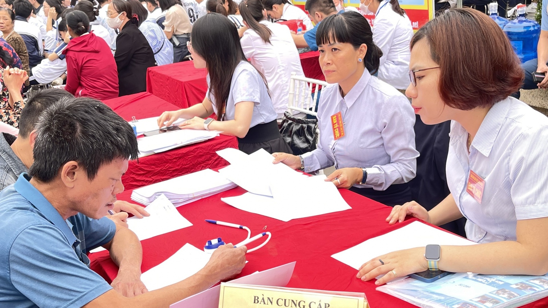 Hàng ngàn lao động tìm được việc gần nhà, mức lương khá