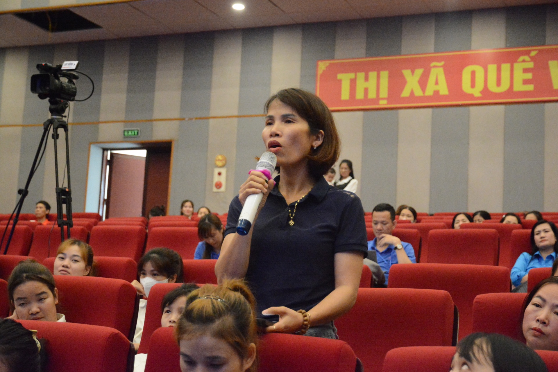 Cần bảo vệ quyền lợi, phẩm giá cho lao động nữ Cần bảo vệ quyền lợi, phẩm giá cho lao động nữ