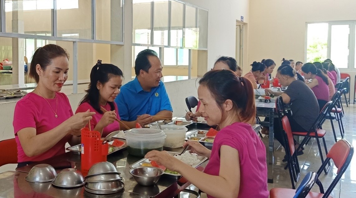 Công đoàn nâng cao giá trị bữa ăn ca vì sức khỏe của người lao động