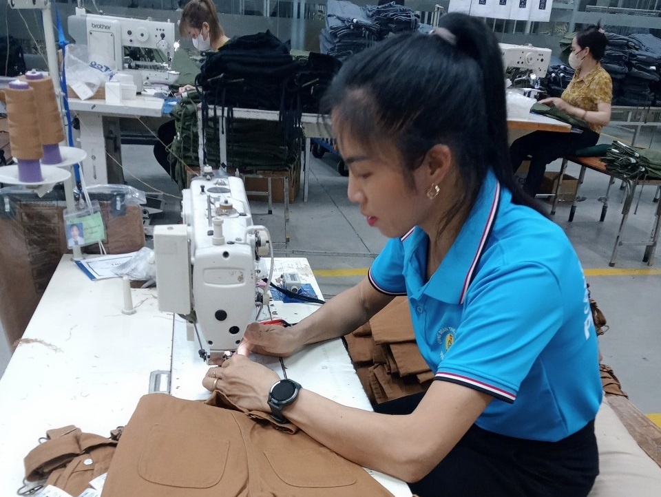 Nữ đảng viên từ chối làm tổ trưởng để là… công nhân may