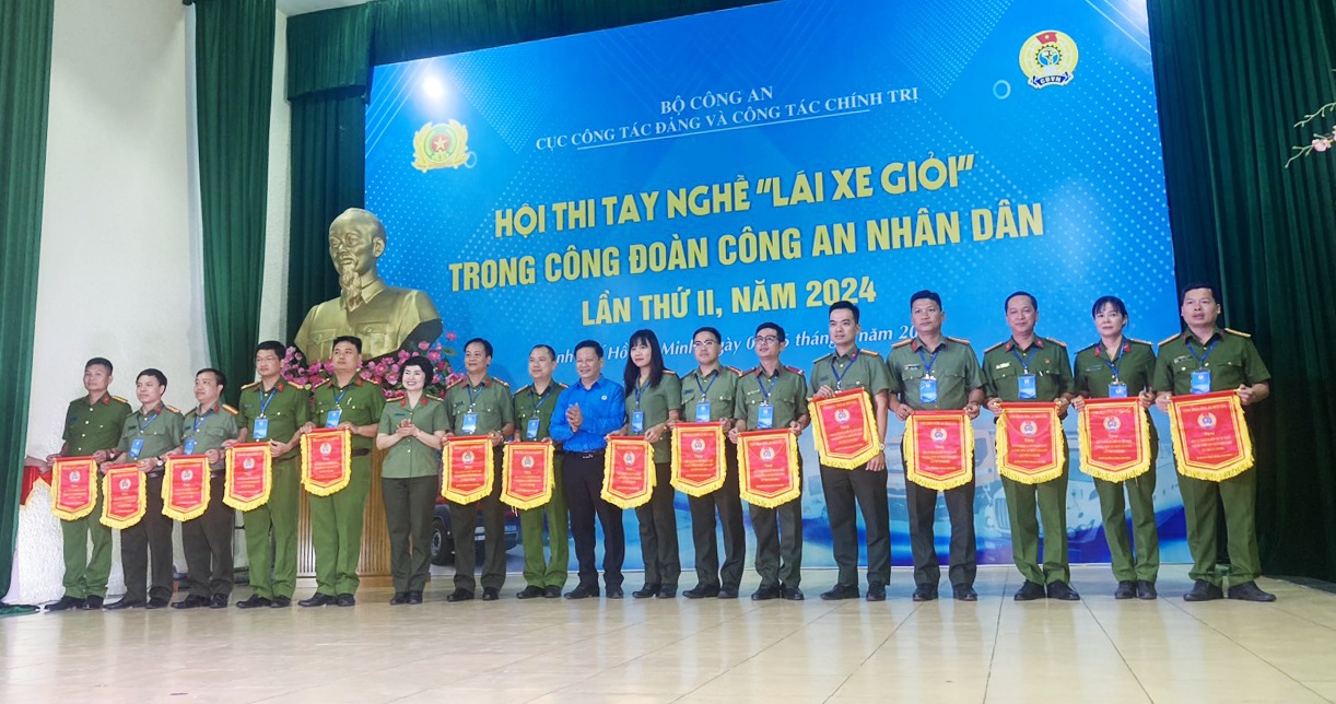 Hội thi tay nghề “Lái xe Công an nhân dân giỏi
