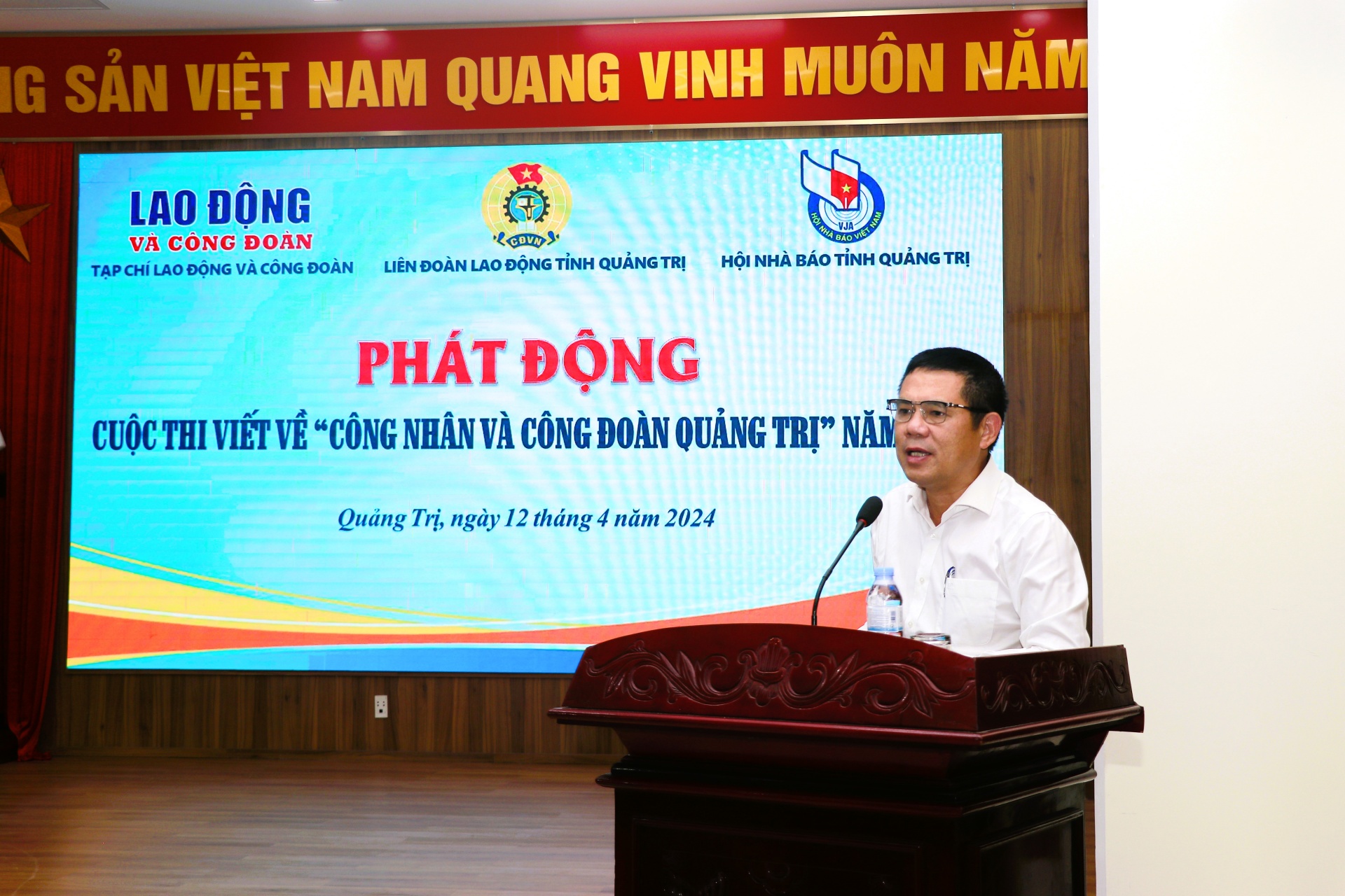 Hấp dẫn cuộc thi viết 