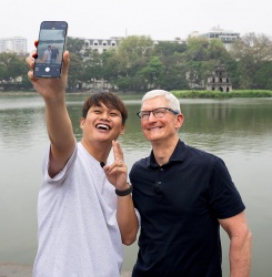 Tim Cook, cà phê trứng và Rap