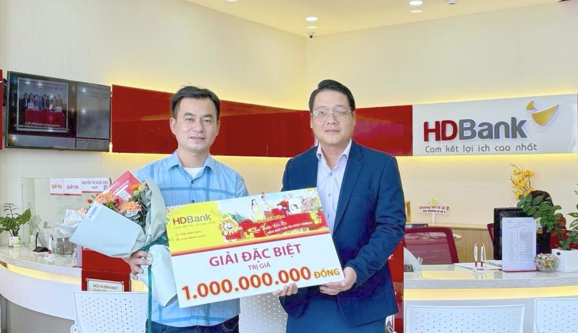 Khách hàng Dương Hoàng Dinh (phòng giao dịch Nhơn Trạch) vô cùng bất ngờ khi biết tin mình trở thành tỷ phú