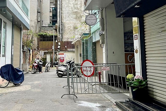 Vụ sập mái kính khiến 4 công nhân thương vong: Thiếu dây đeo an toàn Vụ sập mái kính khiến 4 công nhân thương vong: Thiếu dây đeo an toàn