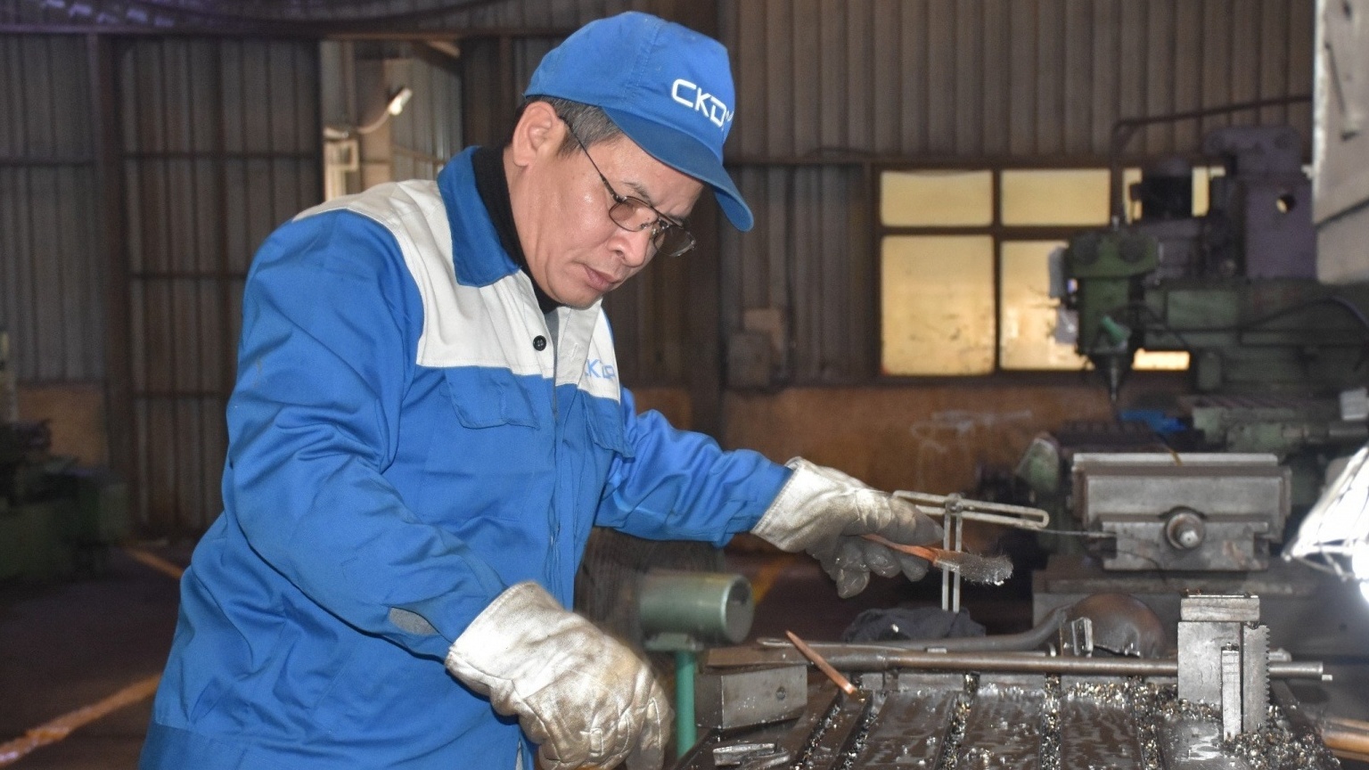 Công ty có phải thưởng cho người lao động vào dịp lễ 30/4 - 1/5 hay không?