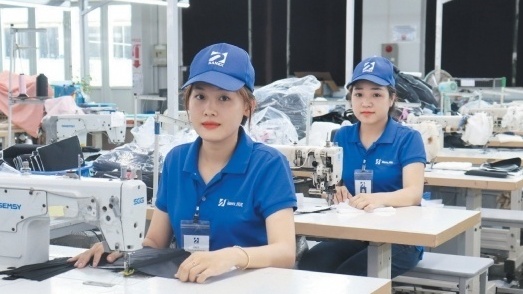Tiền lương làm thêm giờ ngày 30/4 - 1/5 có phải đóng thuế TNCN hay không?