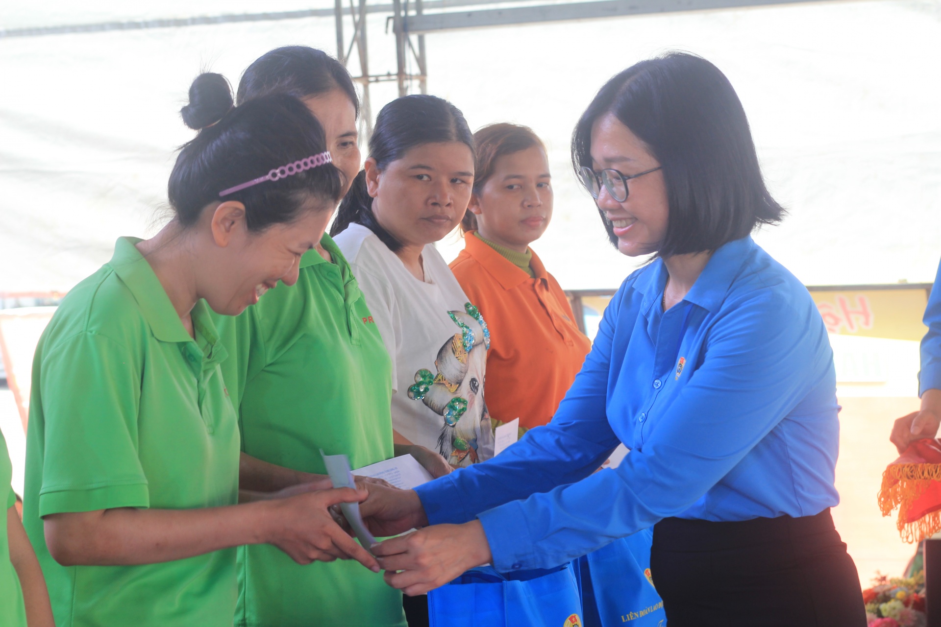 Công đoàn Long An và 5 nhiệm vụ trọng tâm Tháng Công nhân 2024 Công đoàn Long An và 5 nhiệm vụ trọng tâm Tháng Công nhân 2024