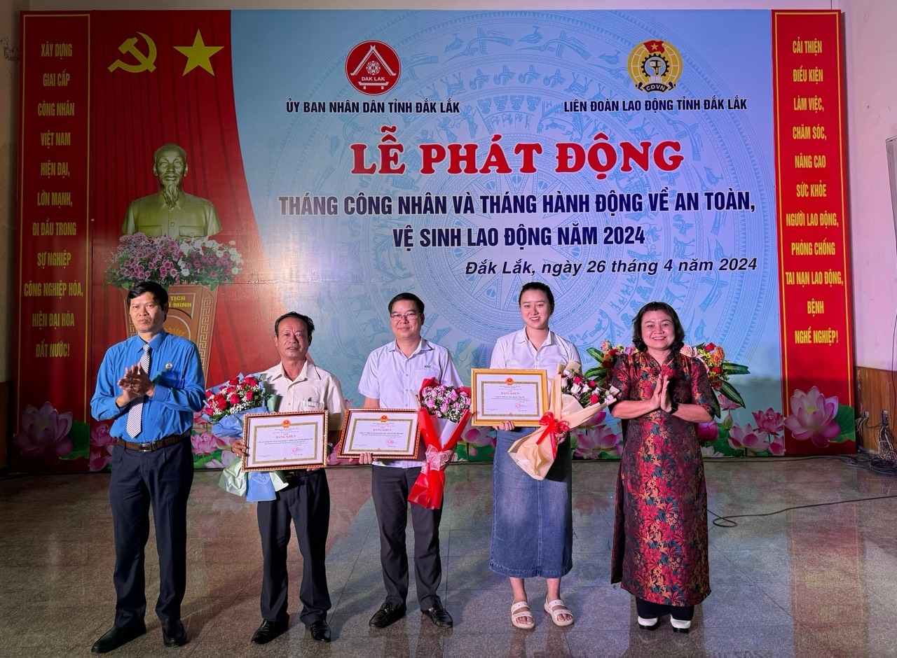 Công nhân Đắk Lắk phấn khởi dự lễ phát động Tháng Công nhân