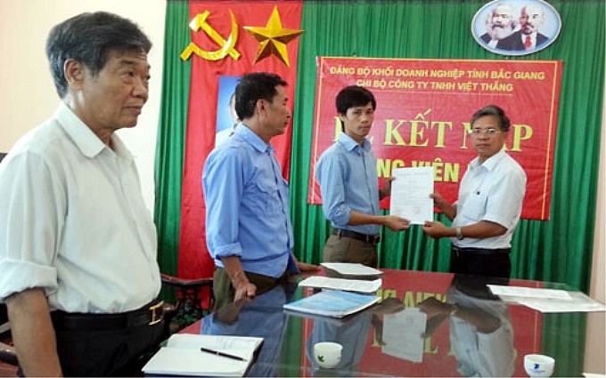 Bắc Giang: Phát triển đảng viên là công nhân khu vực doanh nghiệp ngoài Nhà nước Bắc Giang: Phát triển đảng viên là công nhân khu vực doanh nghiệp ngoài Nhà nước