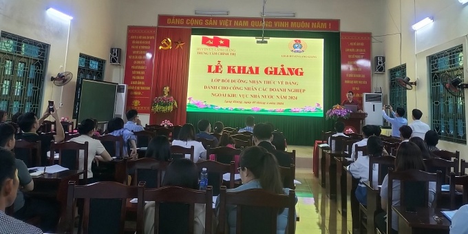 Gỡ khó trong phát triển đảng là công nhân trong doanh nghiệp khu vực ngoài Nhà nước Gỡ khó trong phát triển đảng là công nhân trong doanh nghiệp khu vực ngoài Nhà nước