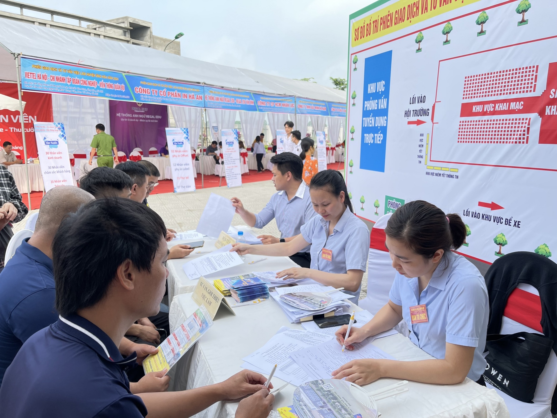 Kết nối việc làm và nguồn nhân lực chất lượng tại phiên giao dịch việc làm