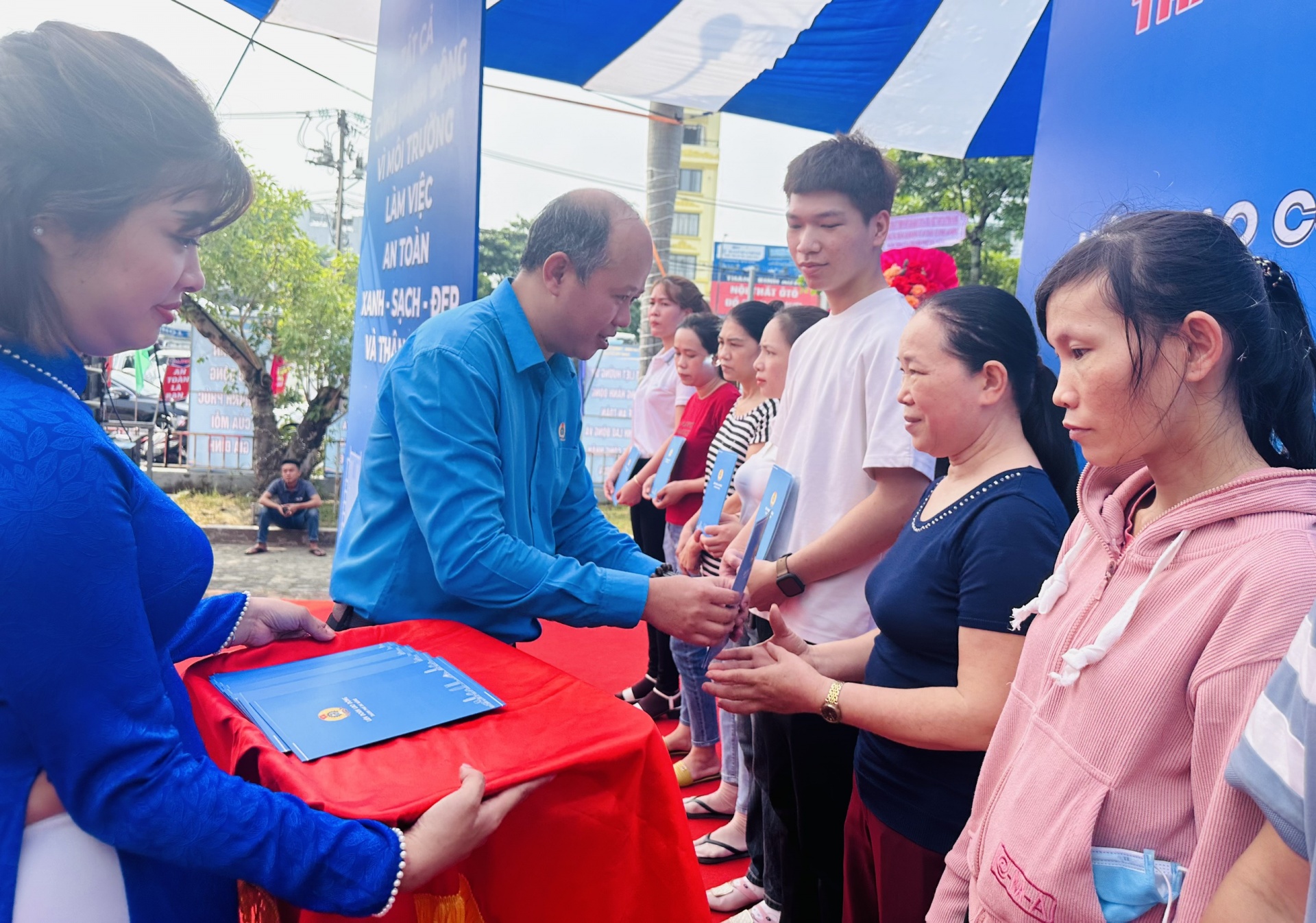 Đà Nẵng: Tổ chức công đoàn tập trung giải quyết vướng mắc của công nhân lao động Đà Nẵng: Tổ chức công đoàn tập trung giải quyết vướng mắc của công nhân lao động