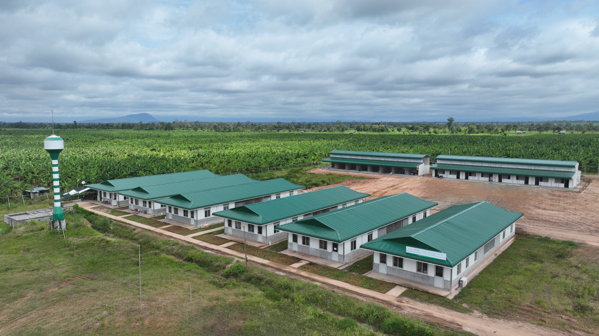 Các khu nhà ở được xây dựng khang trang, góp phần nâng cao đời sống cho CBCNV tại các Khu liên hợp nông nghiệp Các khu nhà ở được xây dựng khang trang, góp phần nâng cao đời sống cho CBCNV tại các Khu liên hợp nông nghiệp