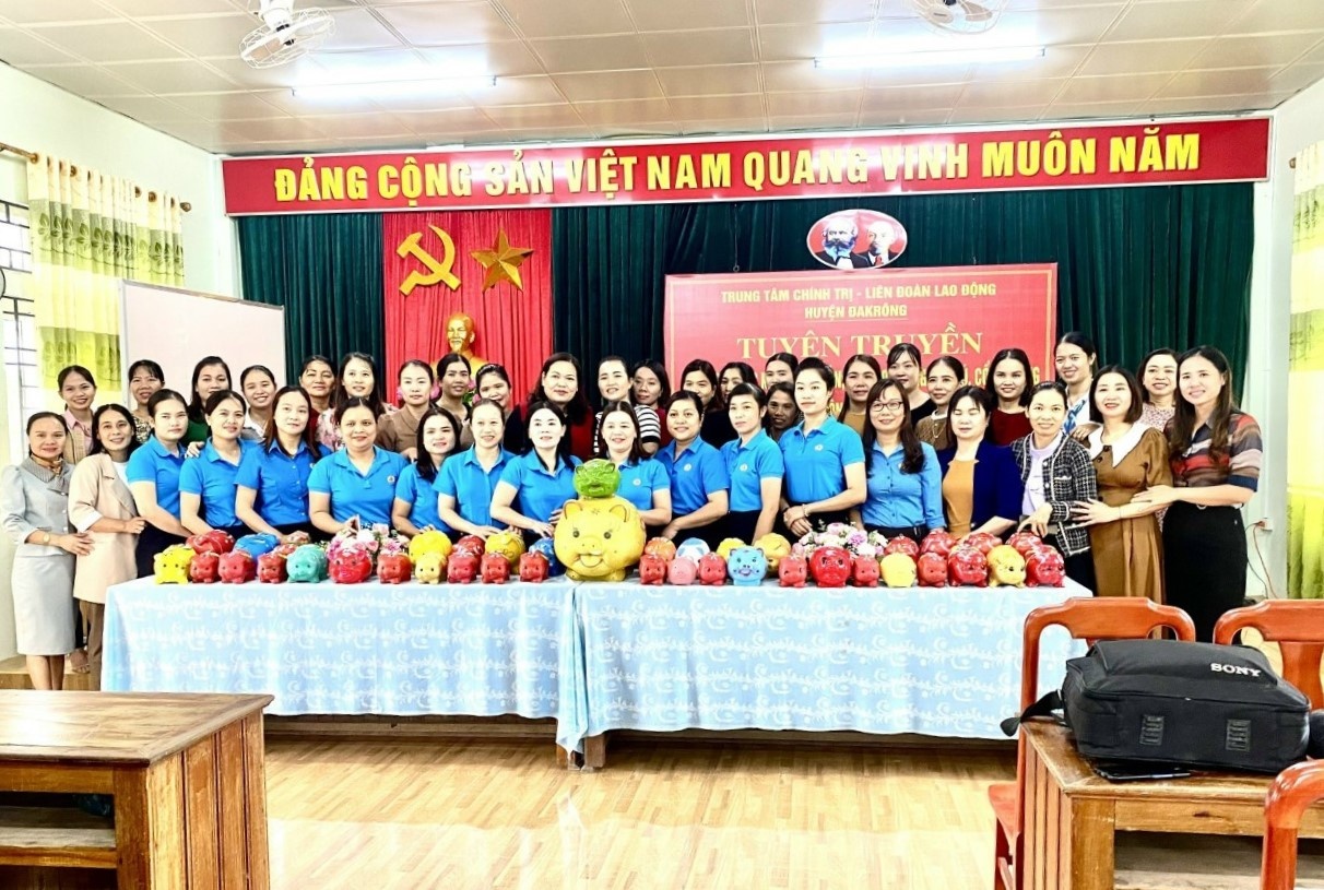 LĐLĐ huyện Đakrông: nhiều hoạt động thiết thực giúp đoàn viên, NLĐ yên tâm công tác LĐLĐ huyện Đakrông: nhiều hoạt động thiết thực giúp đoàn viên, NLĐ yên tâm công tác
