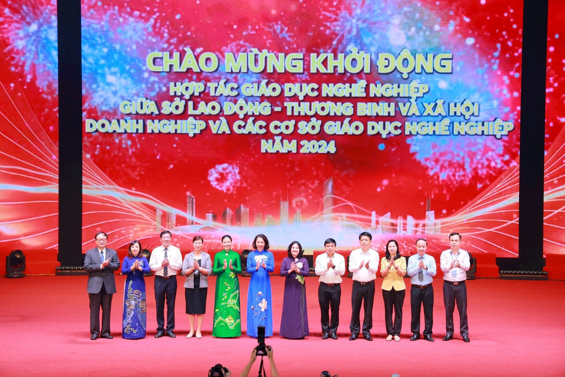Tạo hàng ngàn cơ hội việc làm chất lượng cho lao động trẻ tại huyện Đông Anh - Hà Nội