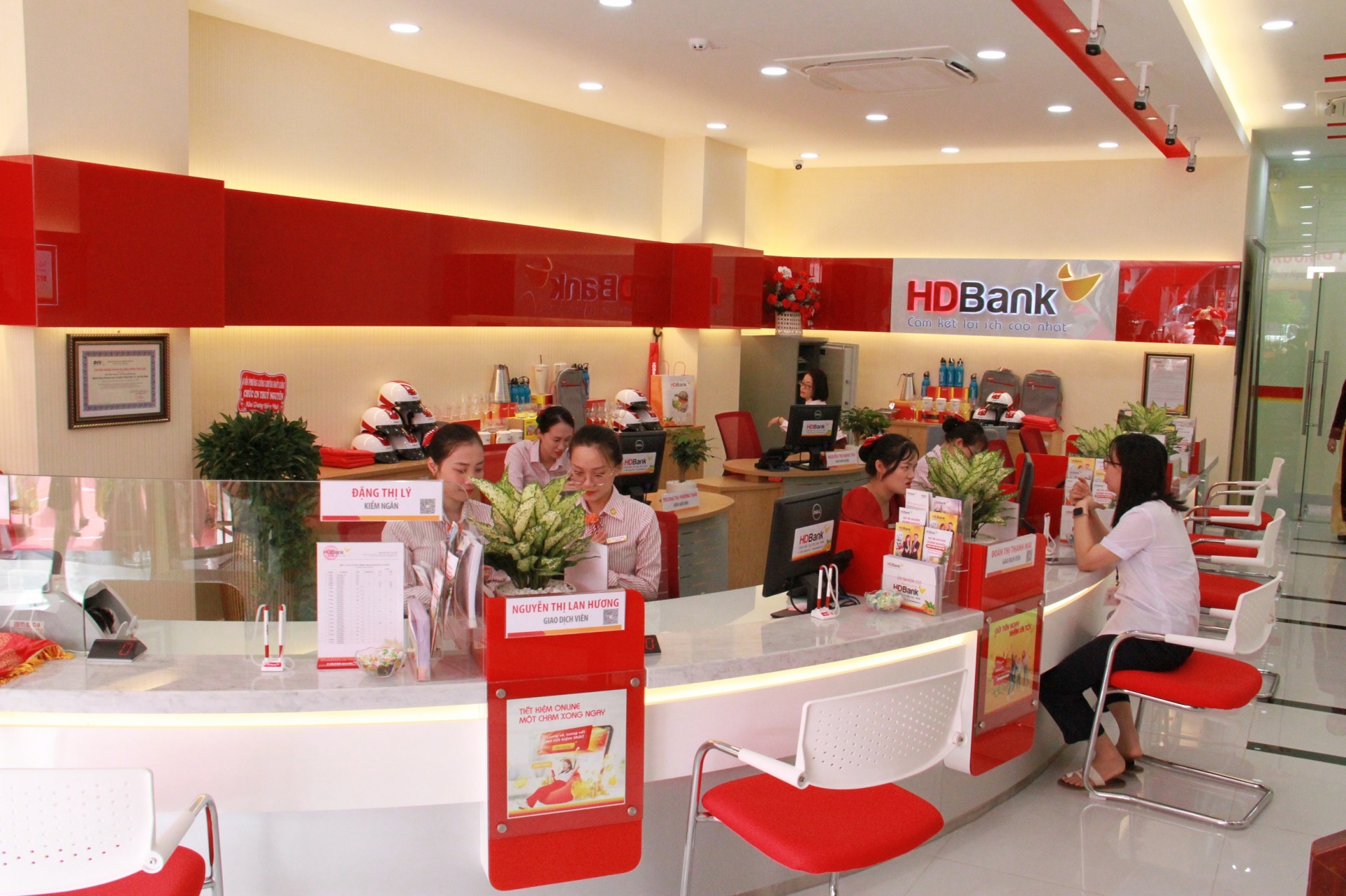 HDBank hiện đã có hơn 360 điểm giao dịch trên cả nước. 