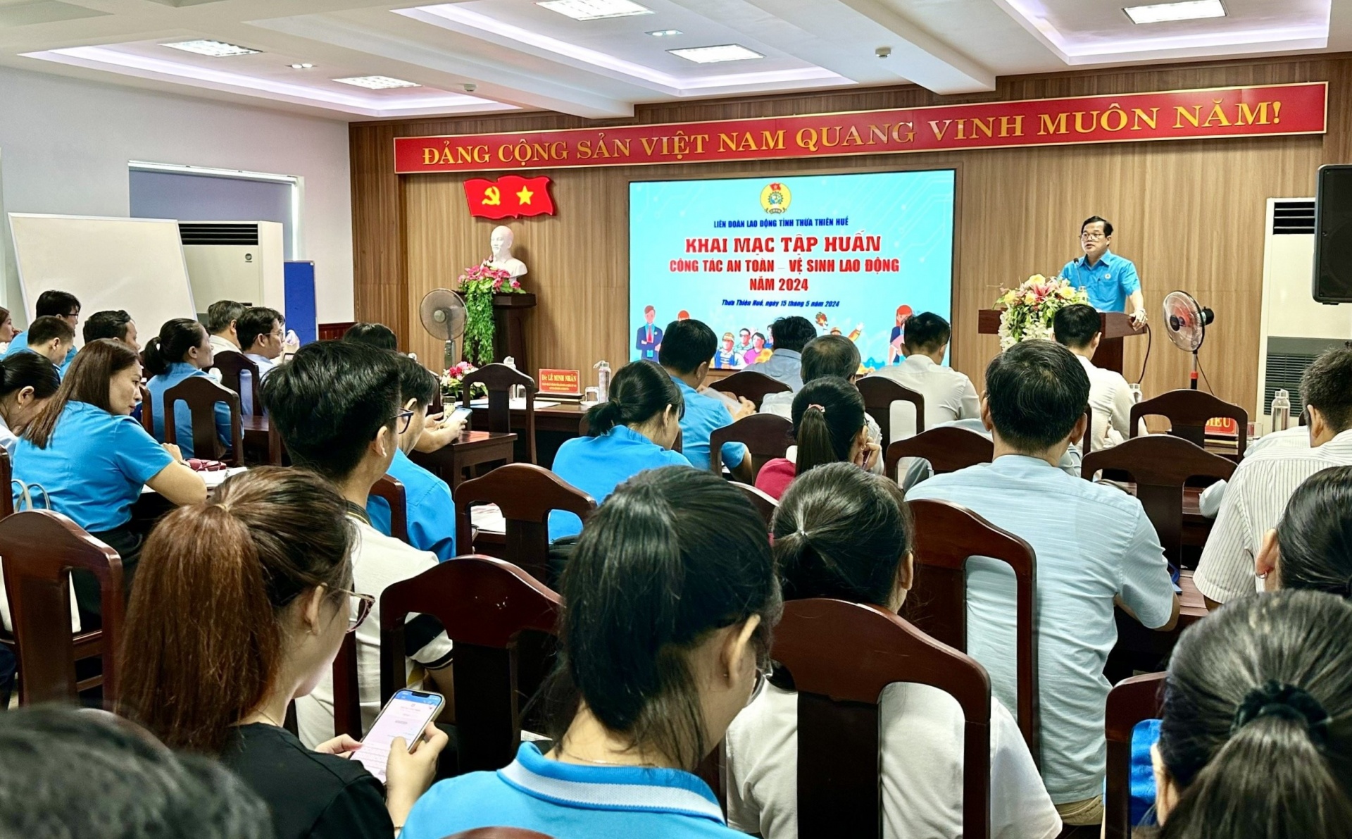Trang bị kiến thức ATVSLĐ cho cán bộ công đoàn Thừa Thiên Huế Trang bị kiến thức ATVSLĐ cho cán bộ công đoàn Thừa Thiên Huế