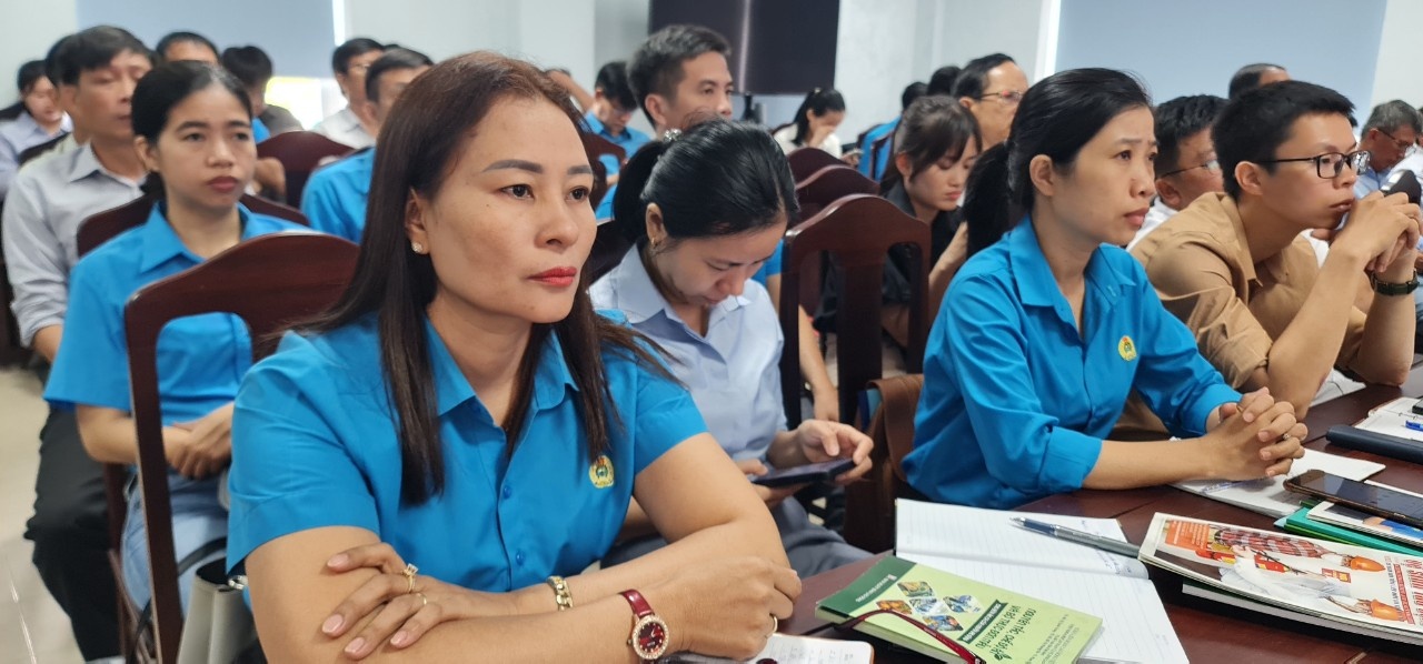 Trang bị kiến thức ATVSLĐ cho cán bộ công đoàn Thừa Thiên Huế Trang bị kiến thức ATVSLĐ cho cán bộ công đoàn Thừa Thiên Huế