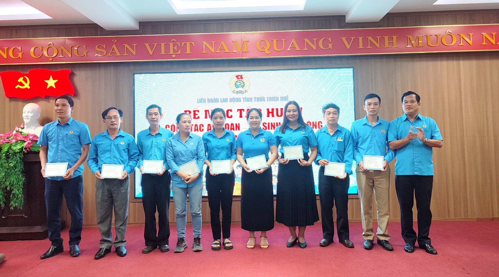 Trang bị kiến thức ATVSLĐ cho cán bộ công đoàn Thừa Thiên Huế Trang bị kiến thức ATVSLĐ cho cán bộ công đoàn Thừa Thiên Huế