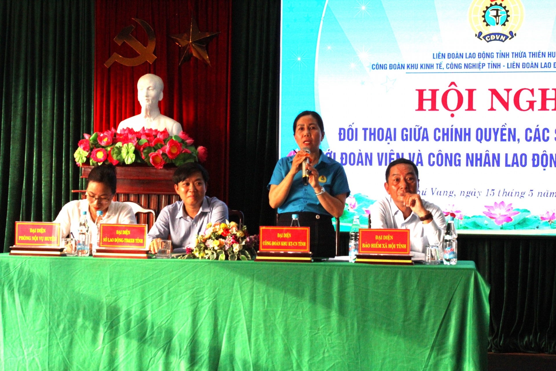 Người lao động cần hết sức cân nhắc khi rút bảo hiểm xã hội một lần Người lao động cần hết sức cân nhắc khi rút bảo hiểm xã hội một lần