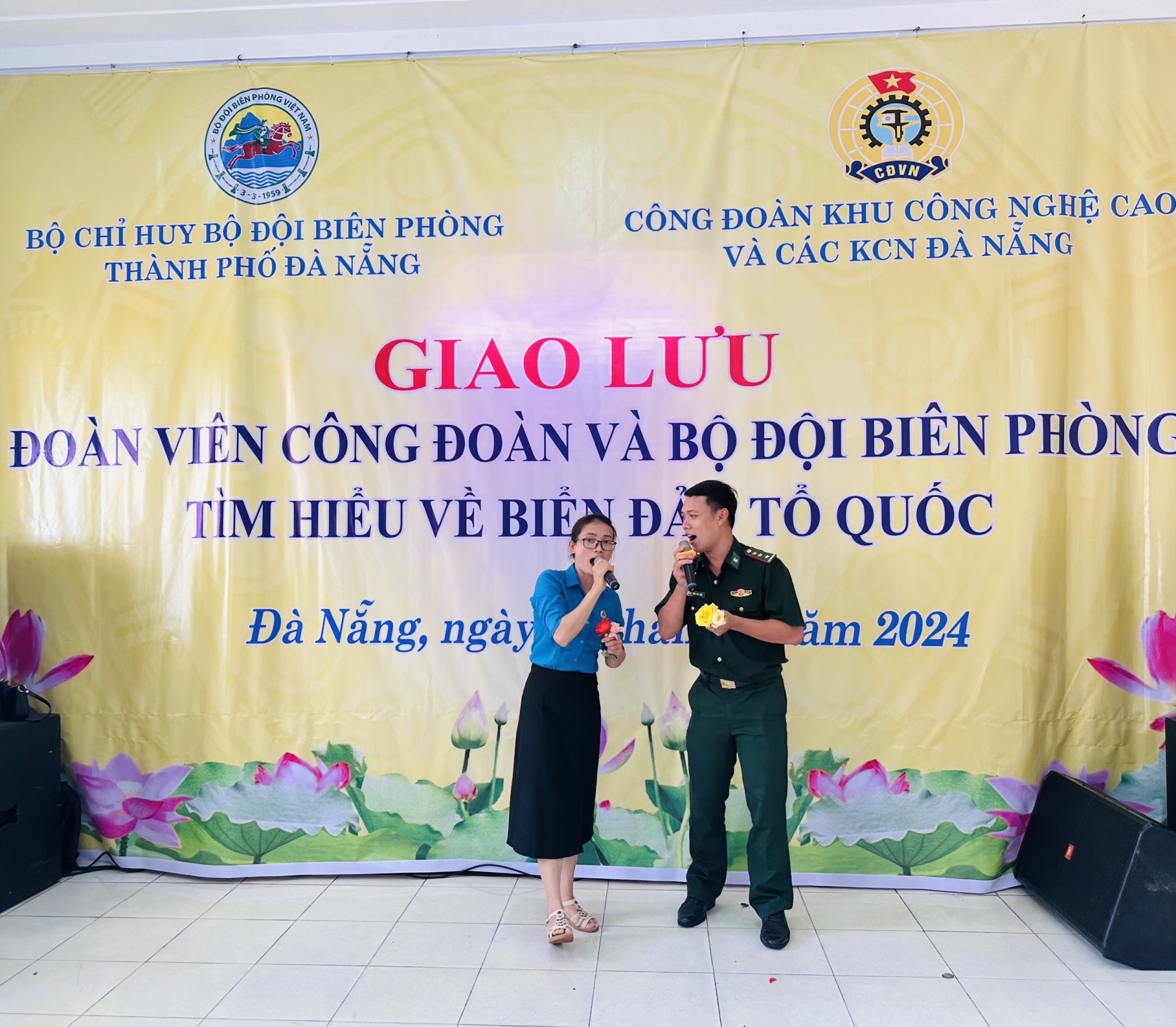 Đà Nẵng: Công đoàn tặng 1.000 lá cờ tổ quốc cho chiến sĩ biên phòng và ngư dân bám biển Đà Nẵng: Công đoàn tặng 1.000 lá cờ tổ quốc cho chiến sĩ biên phòng và ngư dân bám biển