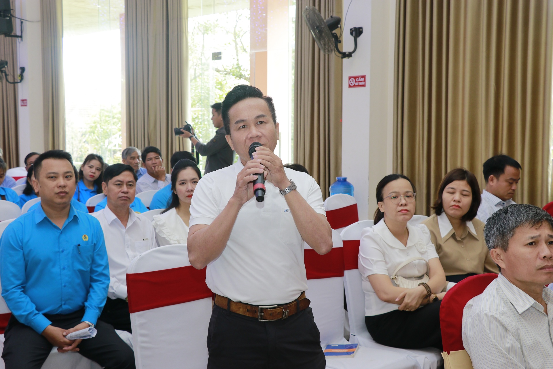 Lãnh đạo tỉnh Thừa Thiên Huế đối thoại trực tiếp với đoàn viên, người lao động Lãnh đạo tỉnh Thừa Thiên Huế đối thoại trực tiếp với đoàn viên, người lao động