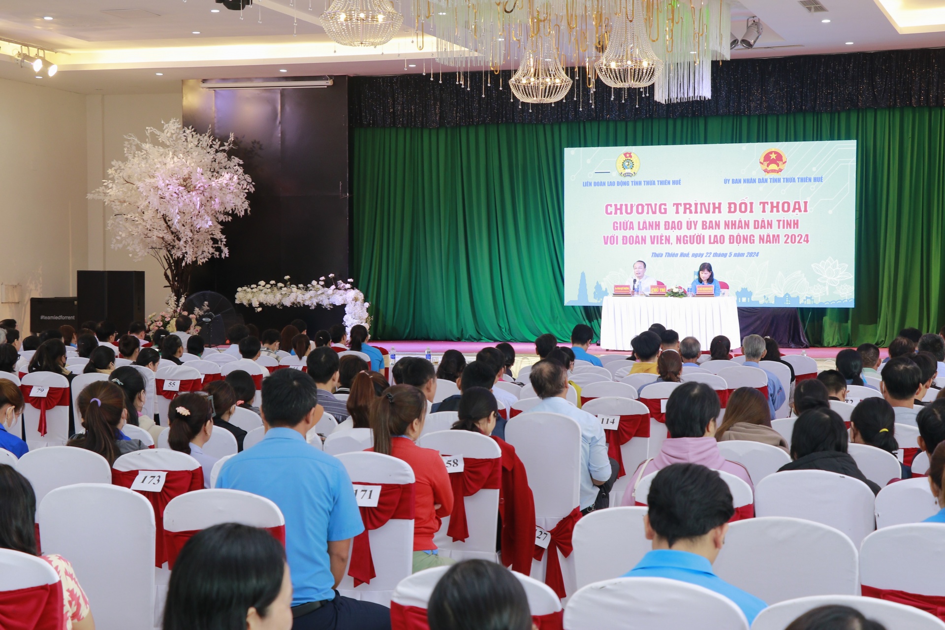 Lãnh đạo tỉnh Thừa Thiên Huế đối thoại trực tiếp với đoàn viên, người lao động Lãnh đạo tỉnh Thừa Thiên Huế đối thoại trực tiếp với đoàn viên, người lao động