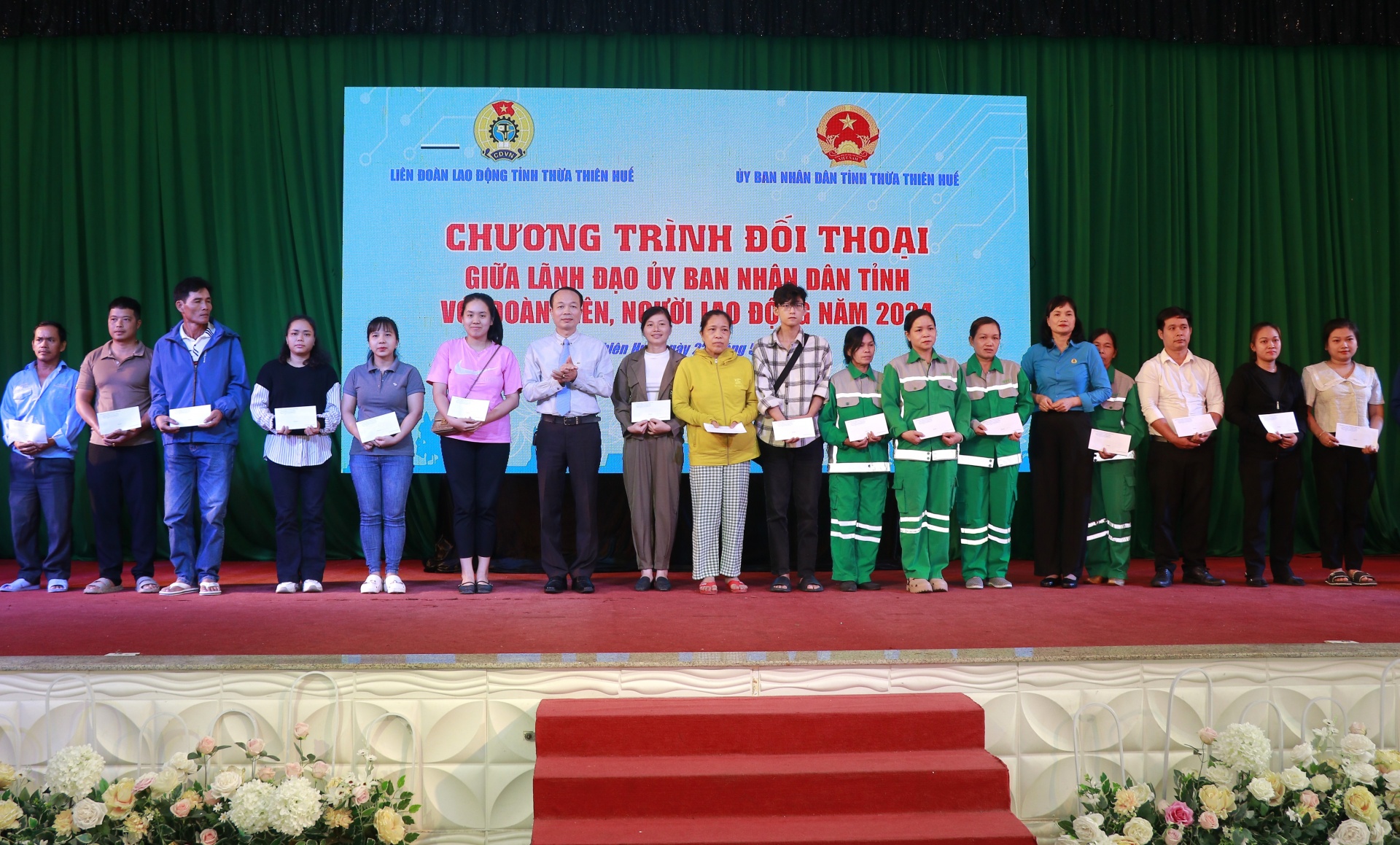 Lãnh đạo tỉnh Thừa Thiên Huế đối thoại trực tiếp với đoàn viên, người lao động Lãnh đạo tỉnh Thừa Thiên Huế đối thoại trực tiếp với đoàn viên, người lao động